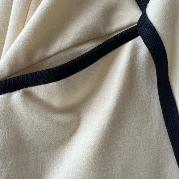 Classic Holt Renfrew Vintage Cream Light Wool Coat With Black Piping - Picture 4 of 8